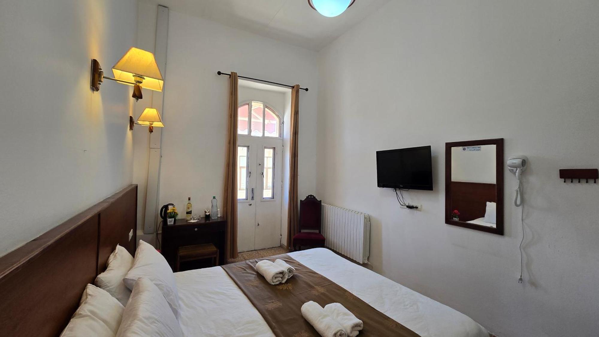 Family Room, (1 Double Bed + 2 Single Beds)